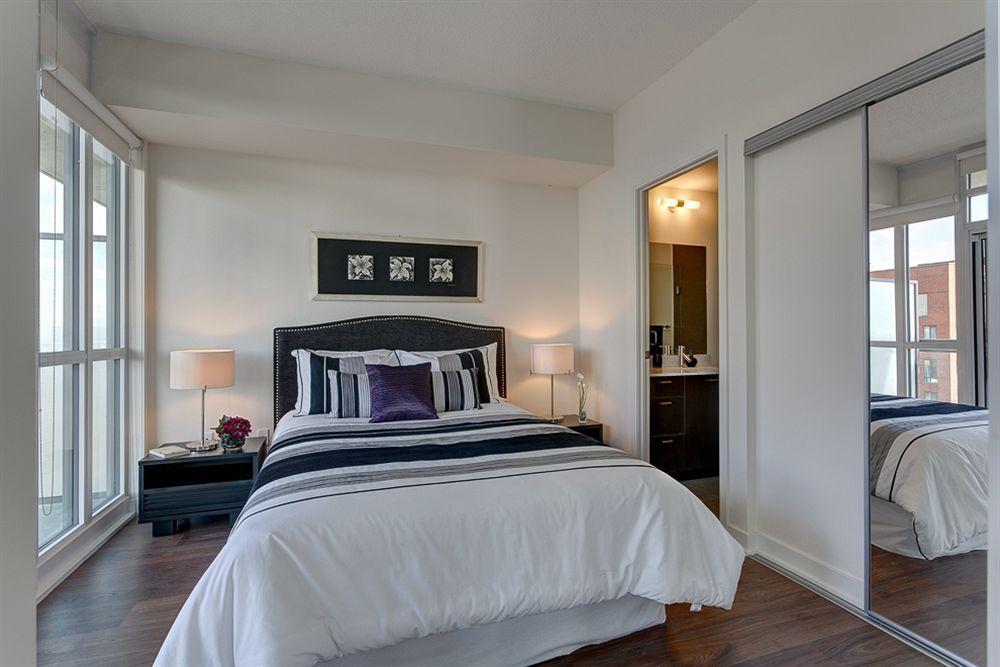 Downtown Mississauga Executive Suites Sq1 외부 사진