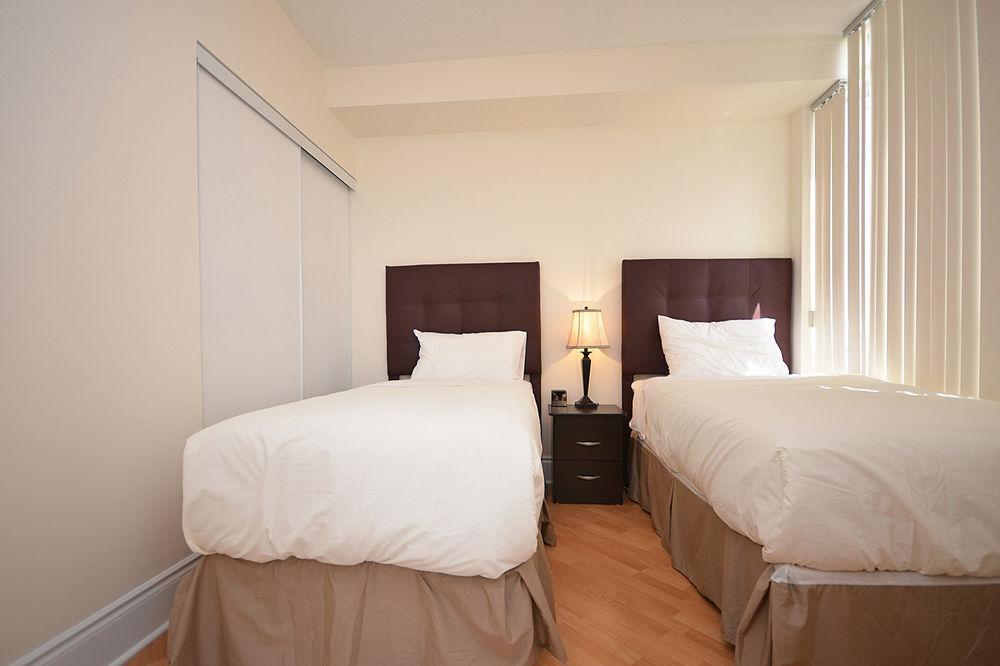 Downtown Mississauga Executive Suites Sq1 외부 사진