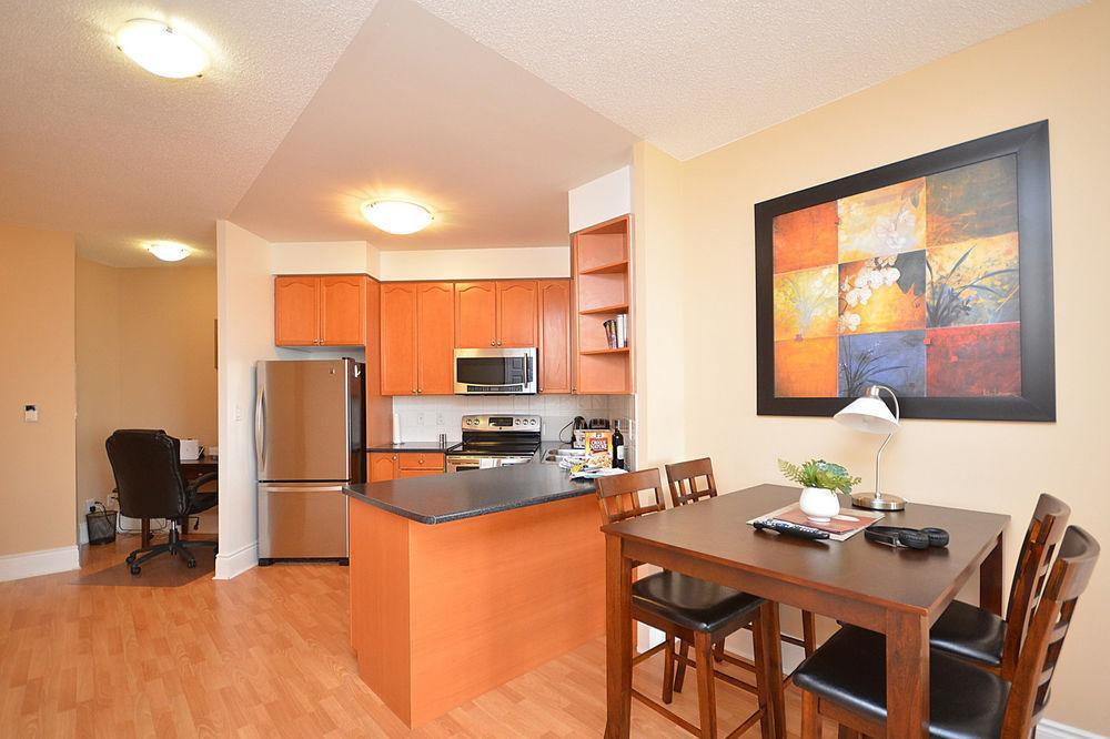 Downtown Mississauga Executive Suites Sq1 외부 사진
